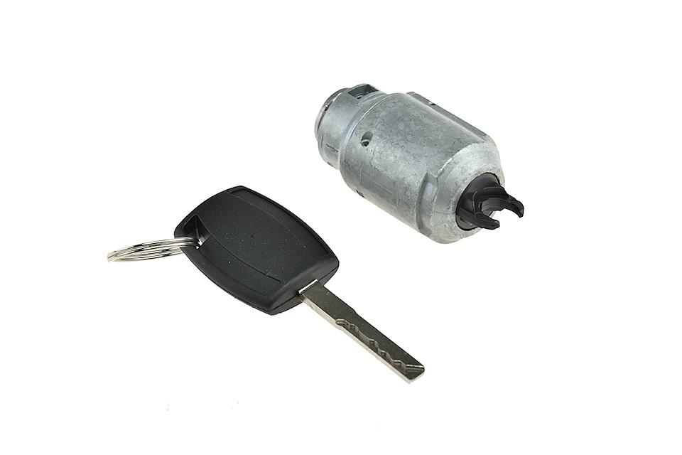 Замок крышки двигателя ford focus 2 2004, 3M5116701AA
