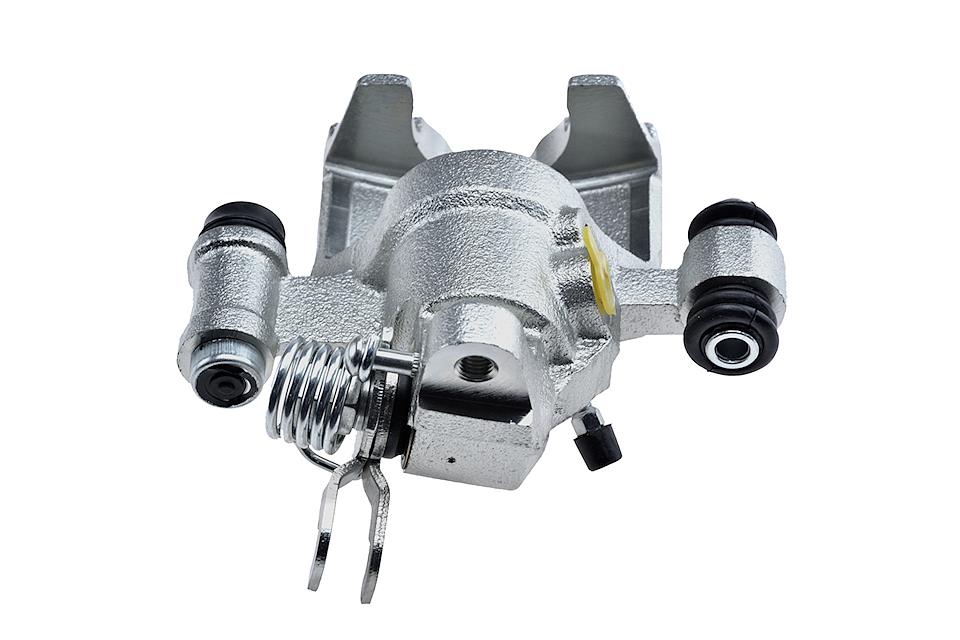 Суппорт тормозной задний правый mazda 626 96-, ge7c2661x