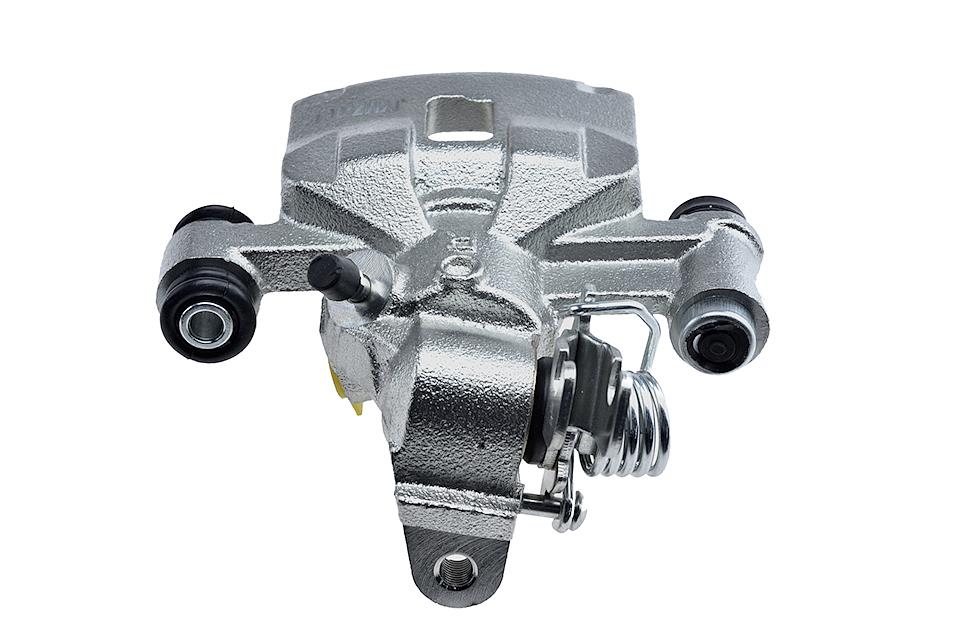 Суппорт тормозной задний правый mazda 626 96-, ge7c2661x