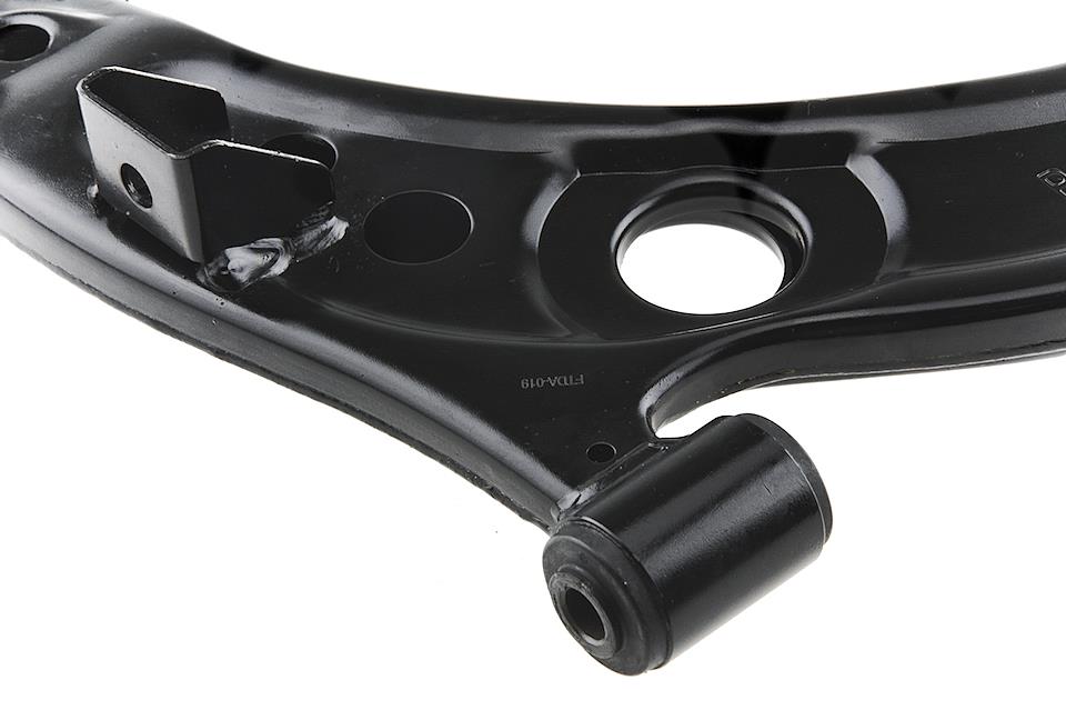 Передний низ прав рычаг daihatsu sirion 04-10/ daihatsu cuore 05-, 48060-b1090