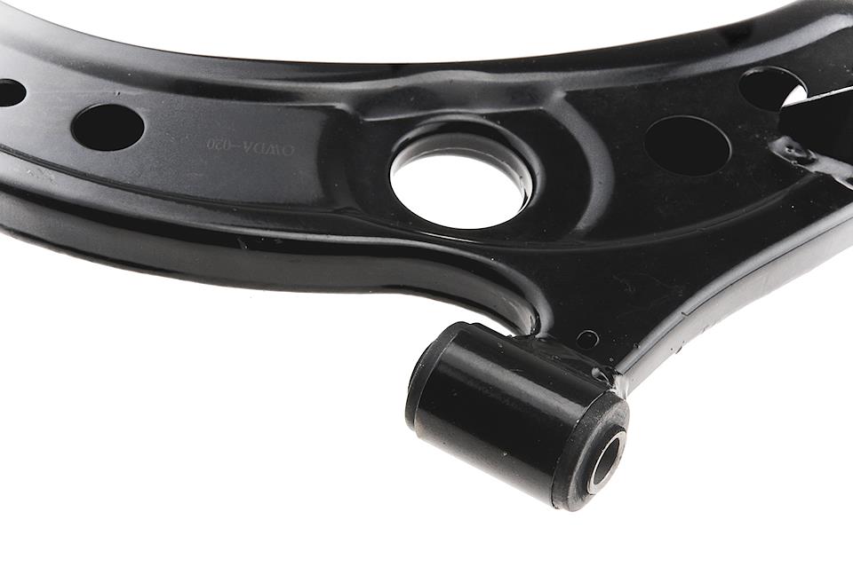 Передний рычаг daihatsu sirion 04-10/ daihatsu cuore 05-, 48069-b1020